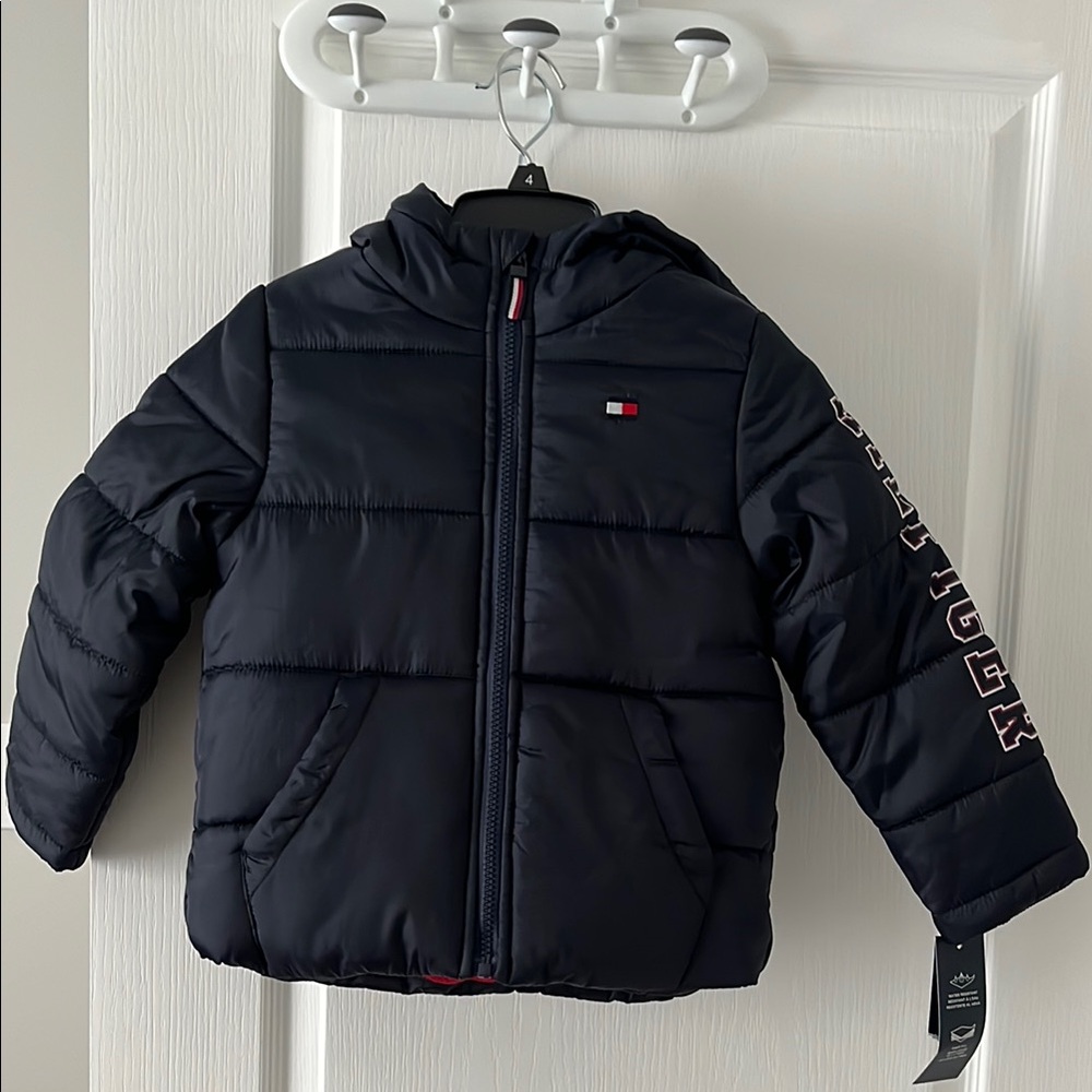 BNWT Tommy Hilfiger puffer in navy boys size 4